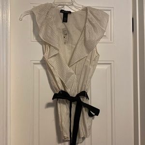 NWT Lane Bryant ruffle sleeveless top w/ribbon belt. Sz 18/20.